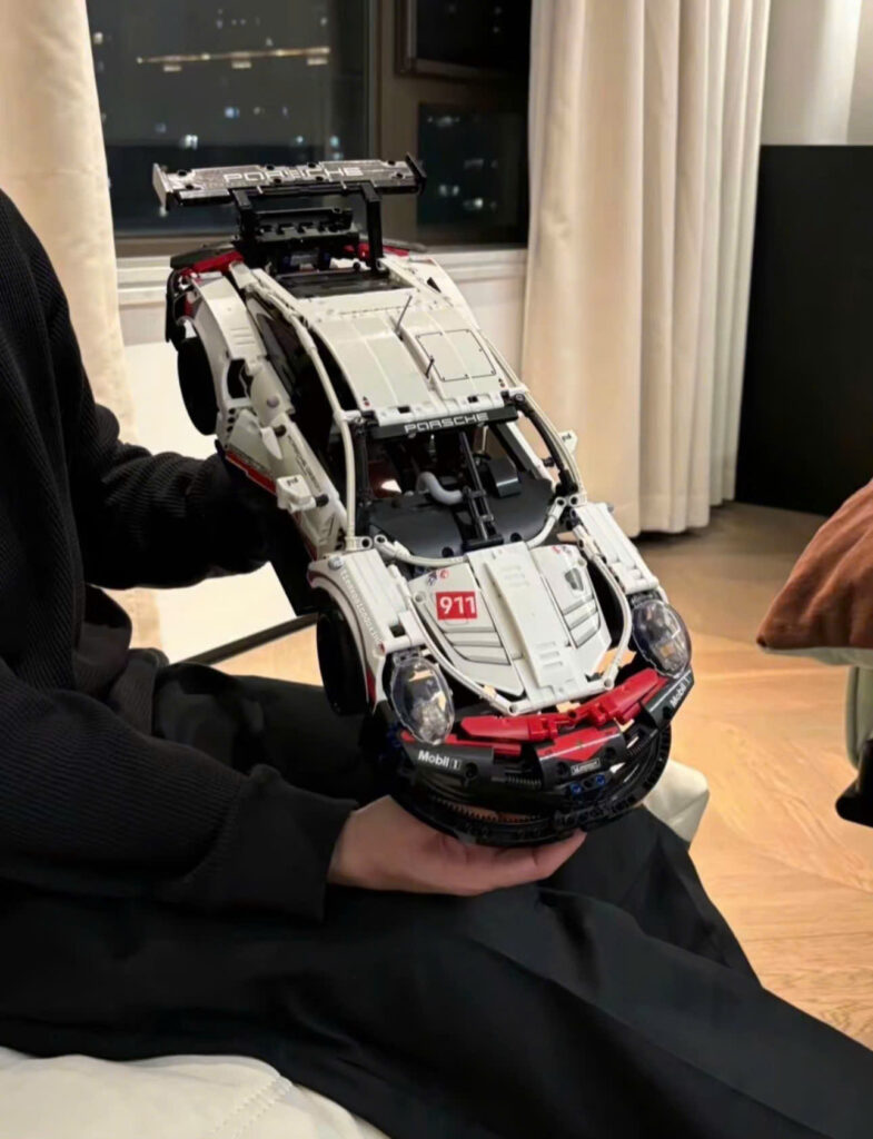 Porsche 911 RSR LEGO Technic